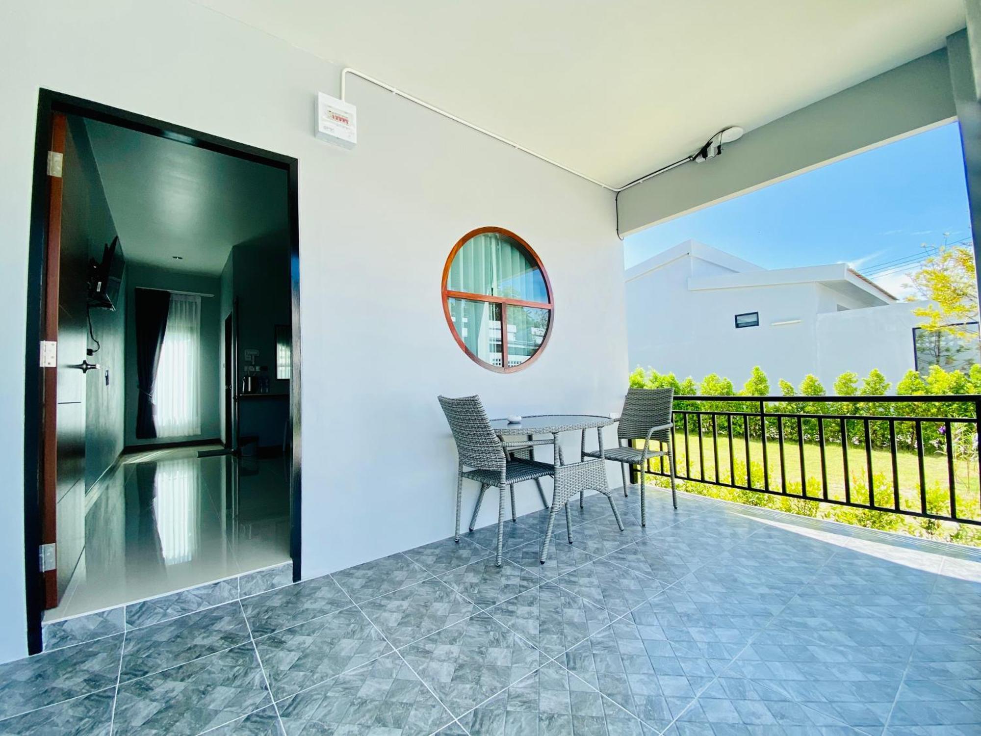 B Villa 62 Rayong Bagian luar foto